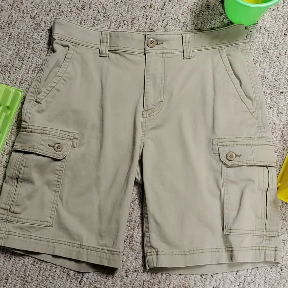 St. John's Bay ~men's shorts. Size is 34